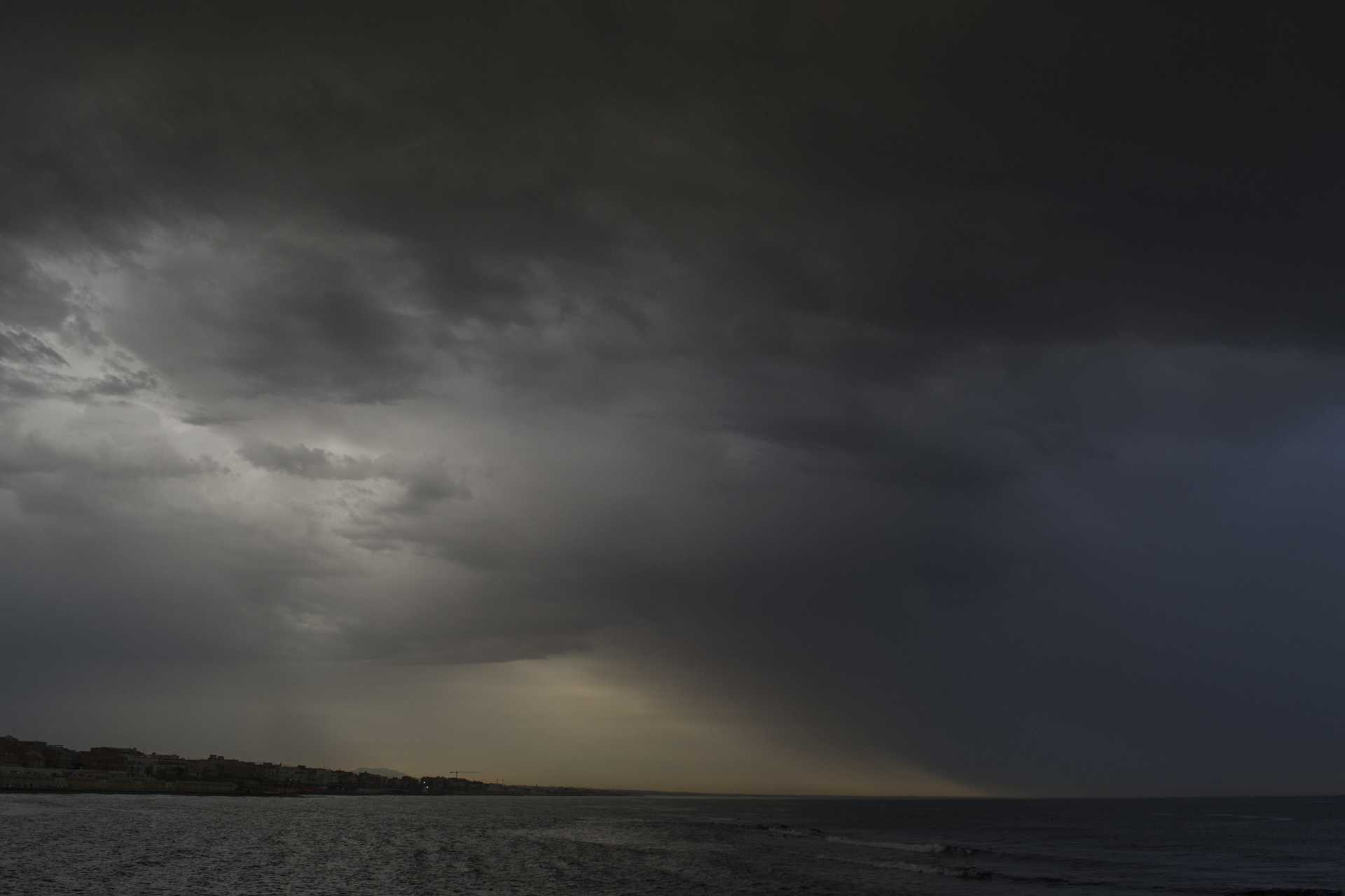 Perch ad Ostia si vede l''alba sul mare?